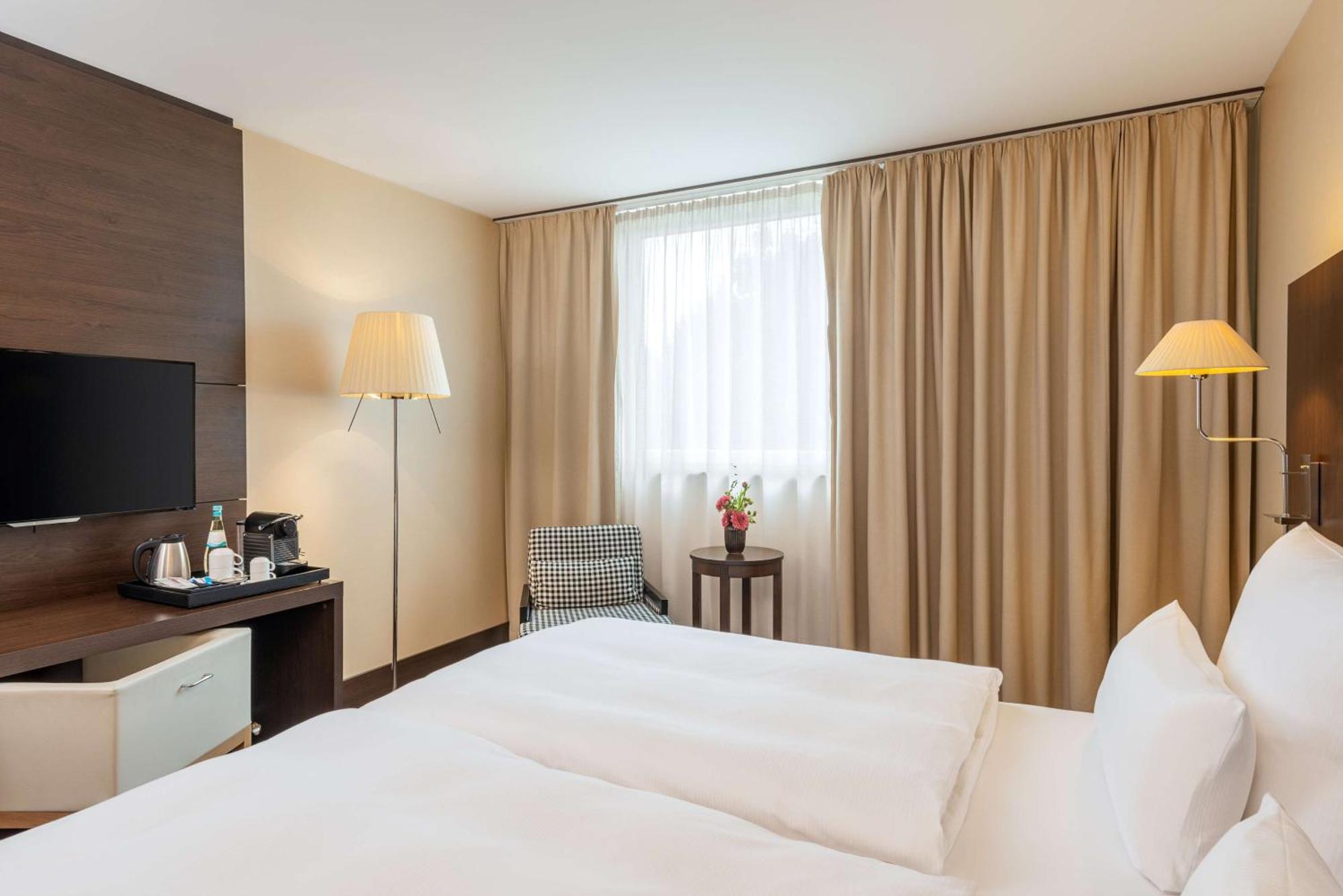 Nh Stuttgart Airport Hotel 4*