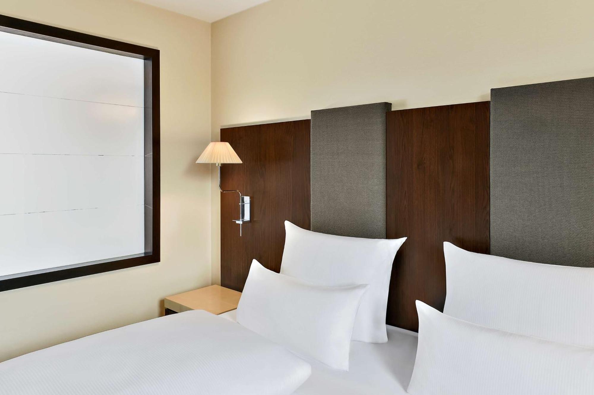 Nh Stuttgart Airport Hotel 4*